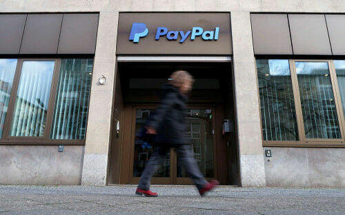 PayPal прекратила обслуживать платежи внутри России