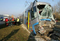 Более 20 человек стали жертвами столкновения трех трамваев в Польше