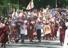 Военные Мьянмы жестко давят бунт монахов