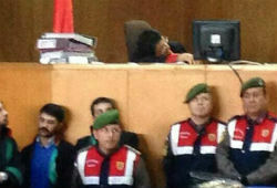 Прокурор и судья уснули на процессе над полицейским в суде Анкары