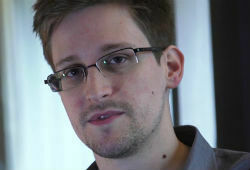 Сноуден ответил согласием на предложение Чапман пожениться