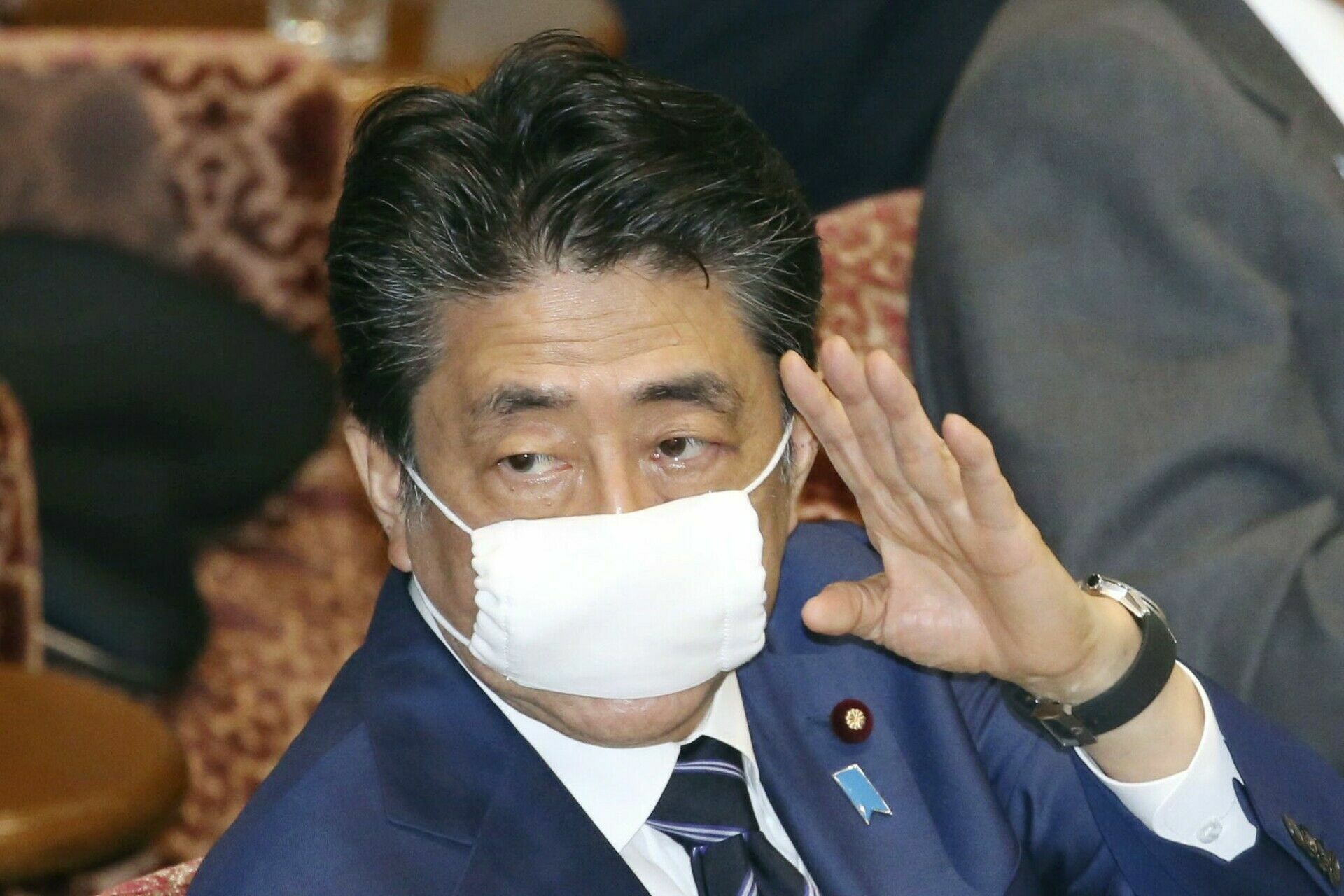Японцы требую отменить пышные похороны убитого экс-премьера Абэ