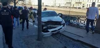 В Петербурге BMW сбил четырёх человек на тротуаре