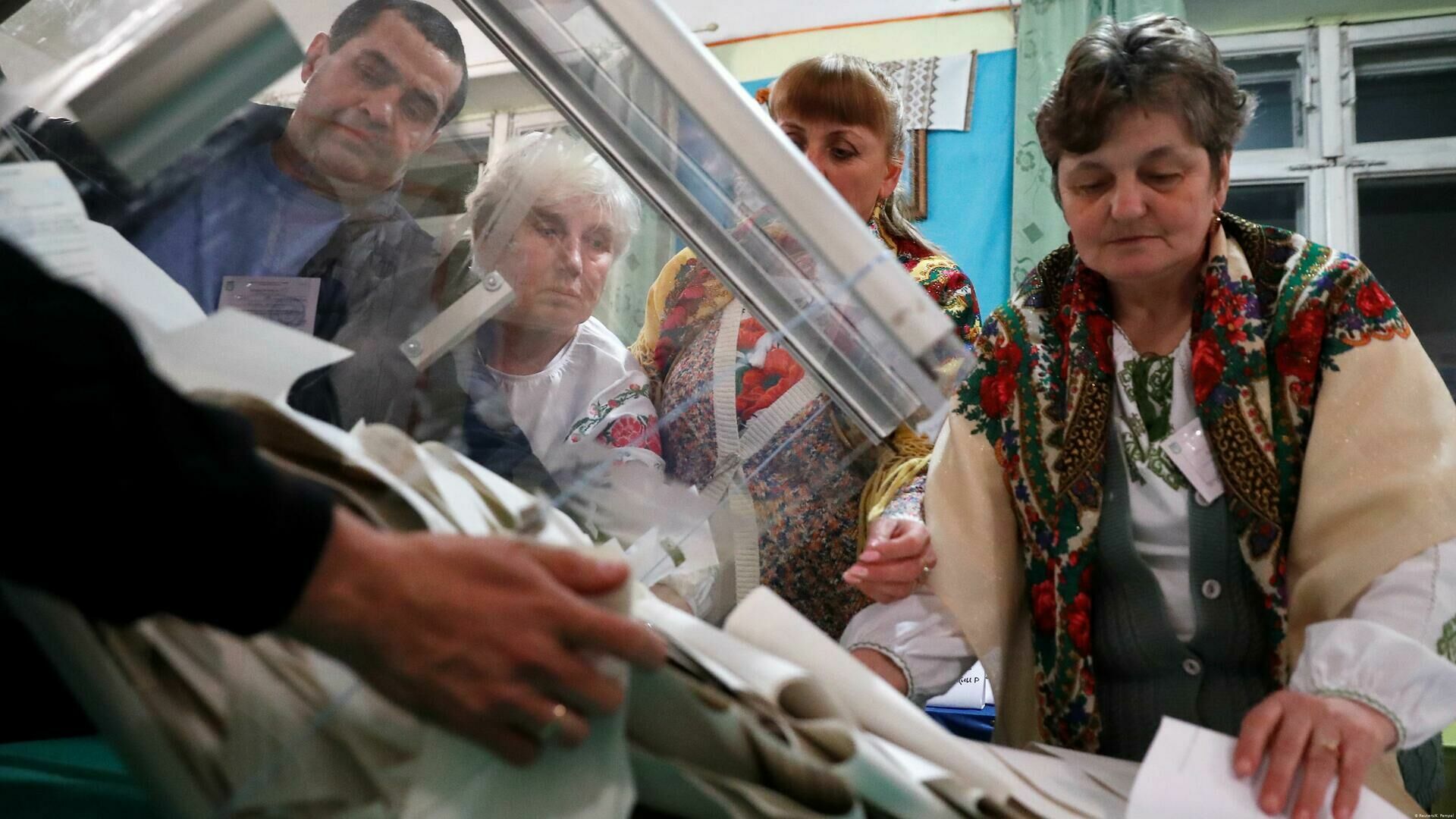 Киевский аналитик - о выборах: один популизм проиграл другому