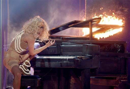 Полуголая Lady GaGa зажигала в Лос-Анджелесе