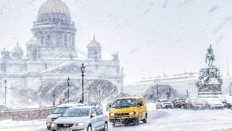 Снегопад в Санкт-Петербурге: жители города жалуются на бездействие властей