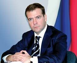 Медведев наградил героев боев в Южной Осетии