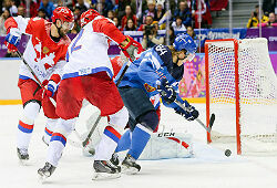 Российская сборная по хоккею выбыла из борьбы, проиграв финам со счетом 3-1