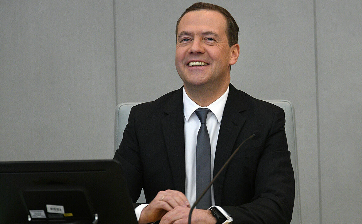 Медведев подписал Правила хранения телефонных разговоров и смс-переписки
