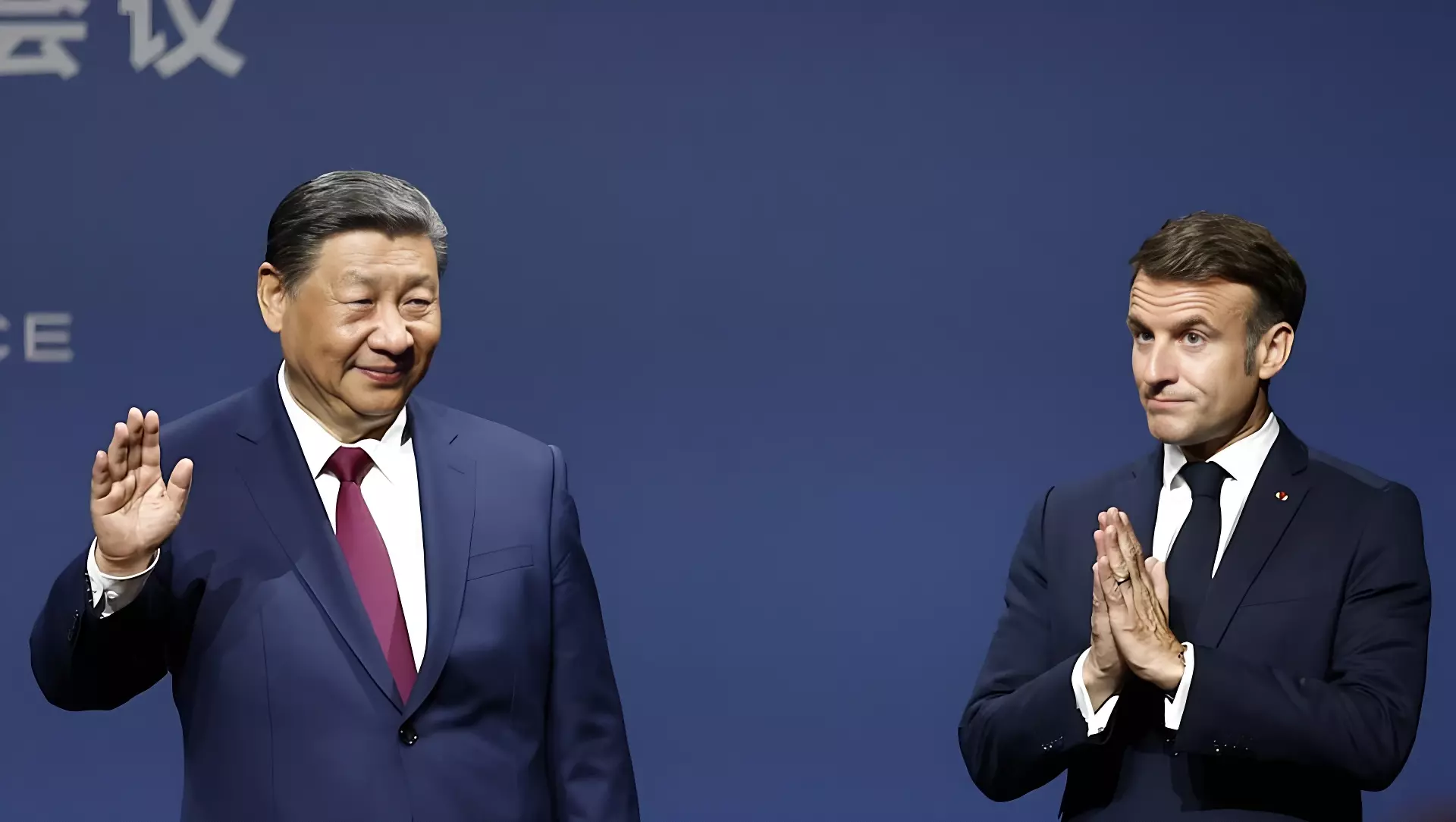 Си Цзиньпин начал свой вояж в Европу с визита во Францию