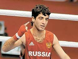 Чемпион мира по боксу Миша Алоян