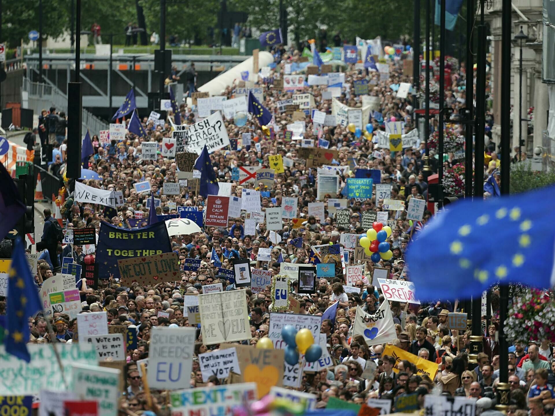 В Лондоне прошел многотысячный марш за отмену Брексита