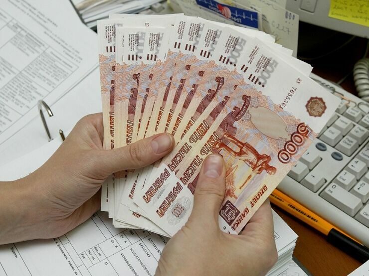 Ожидаемая зарплата россиян оказалась в полтора раза выше реальной