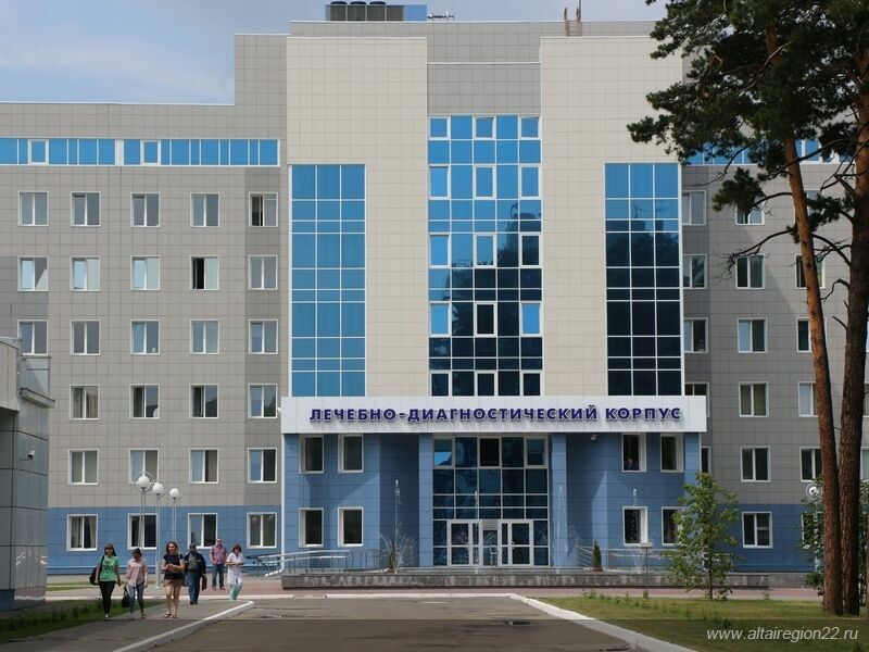 У более 400 сотрудников медучреждений Алтайского края выявили коронавирус