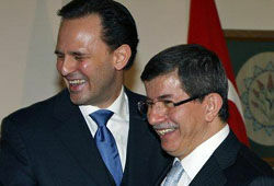 Греция хочет дружить с Турцией ради объединения Кипра и экономии на армии