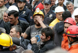 Число погибших при аварии на шахте в Турции увеличилось до 274