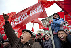 Коммунисты ждут «Аврору» на Москве-реке