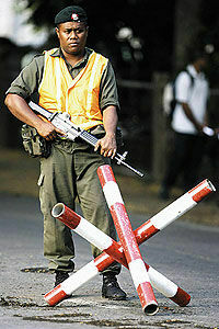 На Фиджи министров ищут по объявлению / Водитель леди Ди в момент трагедии был пьян / В Мексике арестовали Человека-паука
