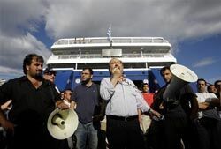 В Греции новая волна забастовок работников морского и железнодорожного транспорта