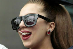 Леди Гага интересуется, почему ее не арестовали после концерта в РФ