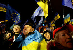 В Киеве митингующие блокируют здание администрации президента