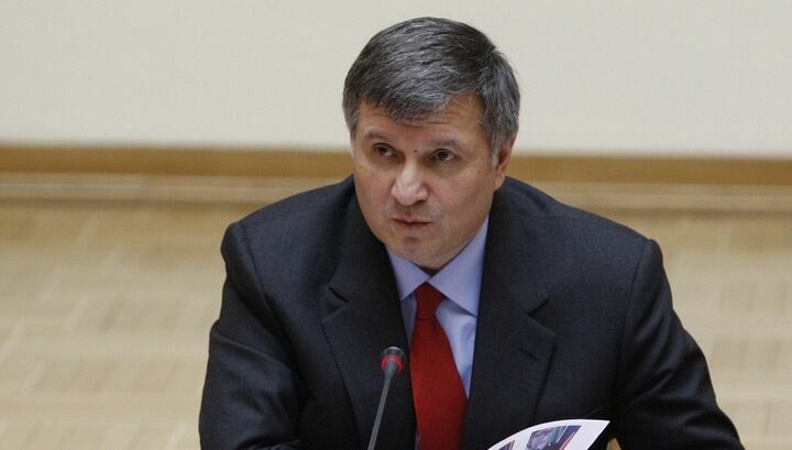 Глава МВД Украины Аваков подал в отставку и сбежал за границу - источник