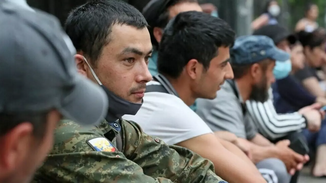 МИД Таджикистана бьет тревогу: в московском аэропорту застряли тысячи мигрантов