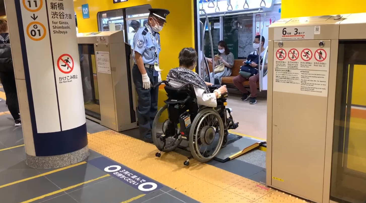 Нам и не снилось! Как в Японии относятся к инвалидам (видео)