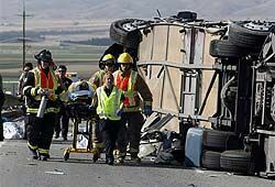 Автобус с туристами разбился в Калифорнии: есть жертвы