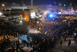 Силовики начали штурм Майдана, демонстранты не сдаются - СМИ