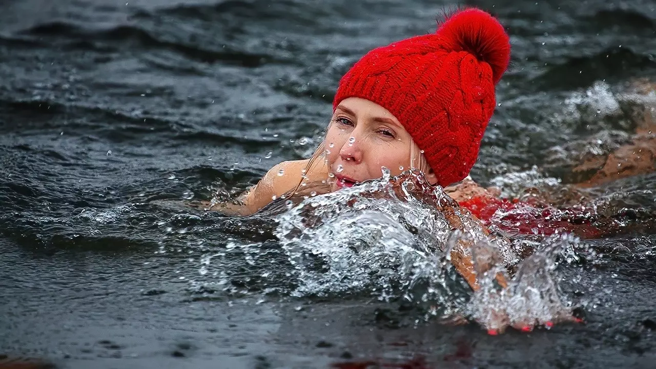 Причиной смерти в холодной воде может быть и своеобразный «холодовой шок», развивающийся иногда в первые минуты после погружения в воду