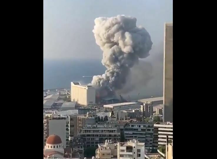Десятки людей погибли  в результате двух взрывов в порту Бейрута, тысячи - ранены