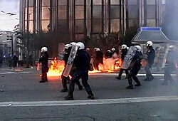 Афины полыхают – демонстранты поджигают здания
