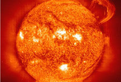 Солнце «подарит» сегодня Земле первую магнитную бурю за три года