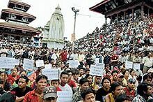 Непал превращается из монархии в республику