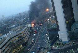 В центре Лондона упал и загорелся вертолет