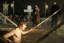 В России празднуют Крещение Господне (ФОТО + ВИДЕО)