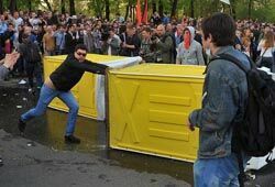 Продлен арест «строителю баррикад из туалетов» на Болотной площади