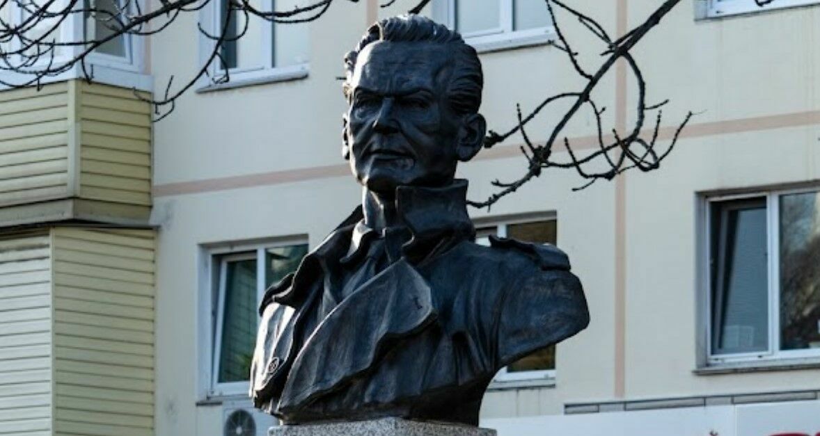 Во Владивостоке облившая памятник Зорге краской пройдет психиатрическую экспертизу