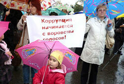 В Видном обманутые избиратели собрались на митинг, несмотря на рок и дождь