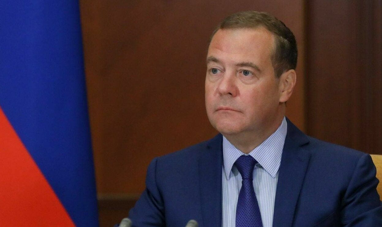 Уроки Пелевина: зампред Совбеза Медведев раскритиковал "альфа-самцов Пиндостана"