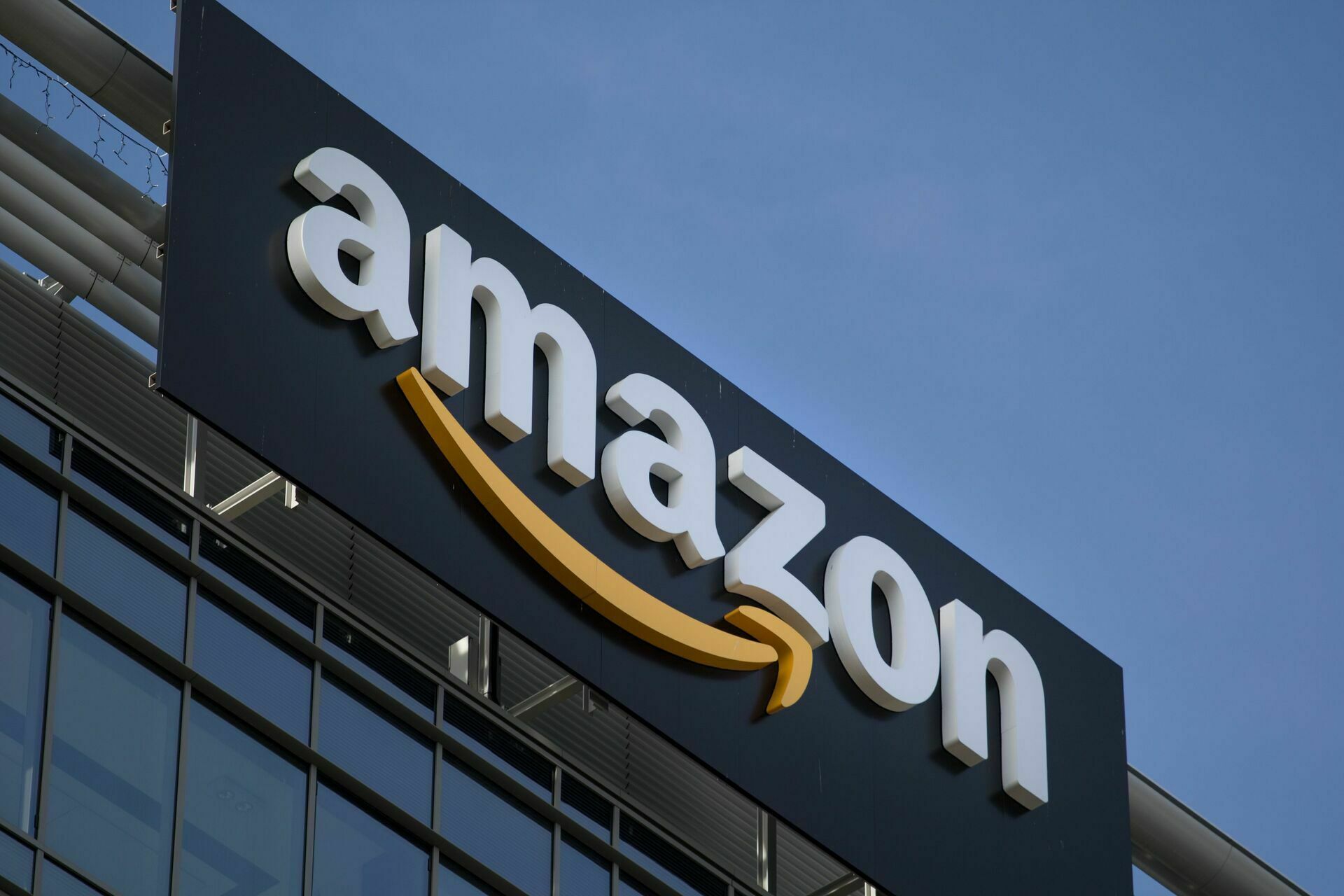 Amazon оштрафовали за доставку товаров в Крым