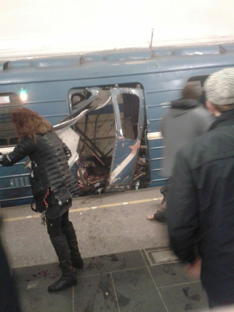 Взрывы в метро Петербурга: сообщается о 14 погибших и 39 раненых (хроника)