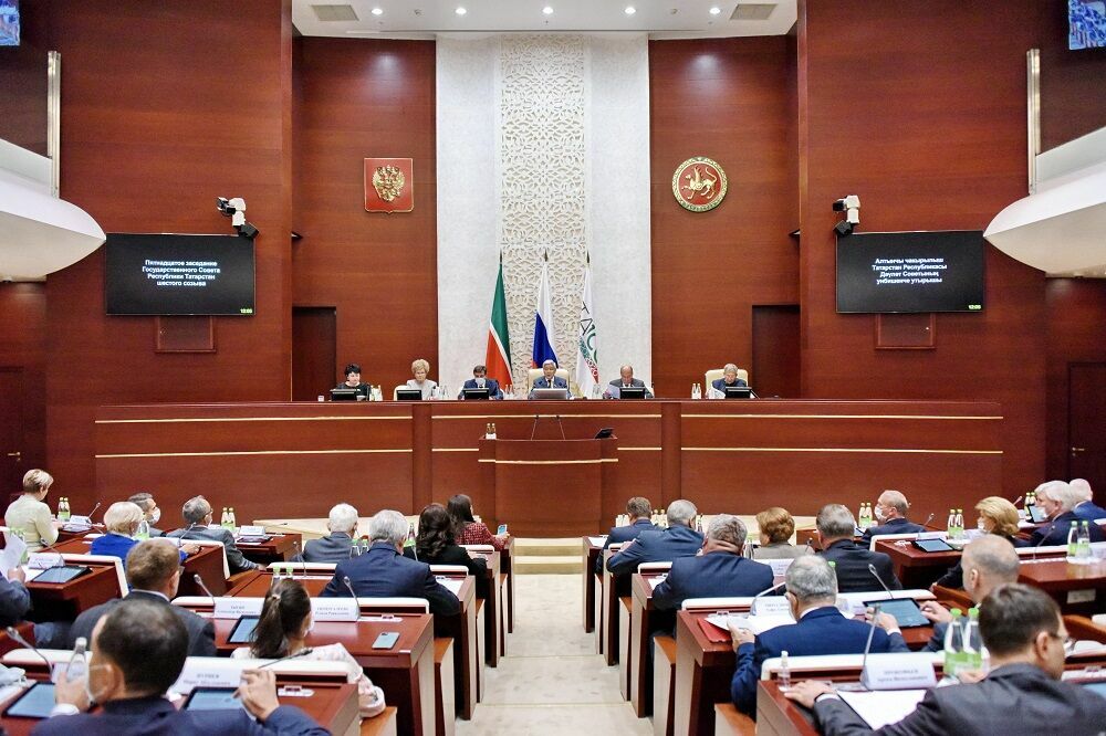 Почин дня: в Татарстане предложили переименовать президента республики в "раиса"