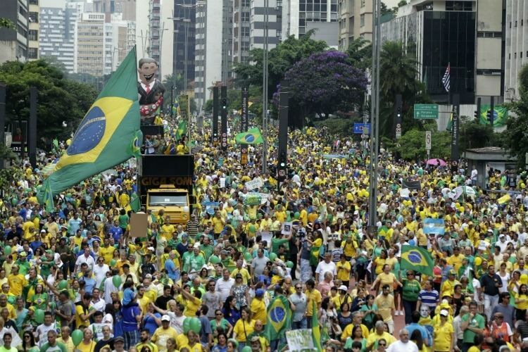 В Бразилии прошли масштабные акции протеста с требованием отставки президента