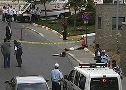 Террористы атаковали генконсульство США в Стамбуле: 6 погибших