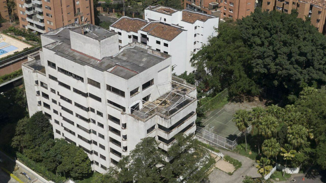 В Колумбии взорвали 8-этажный особняк наркобарона Пабло Эскобара(ВИДЕО)