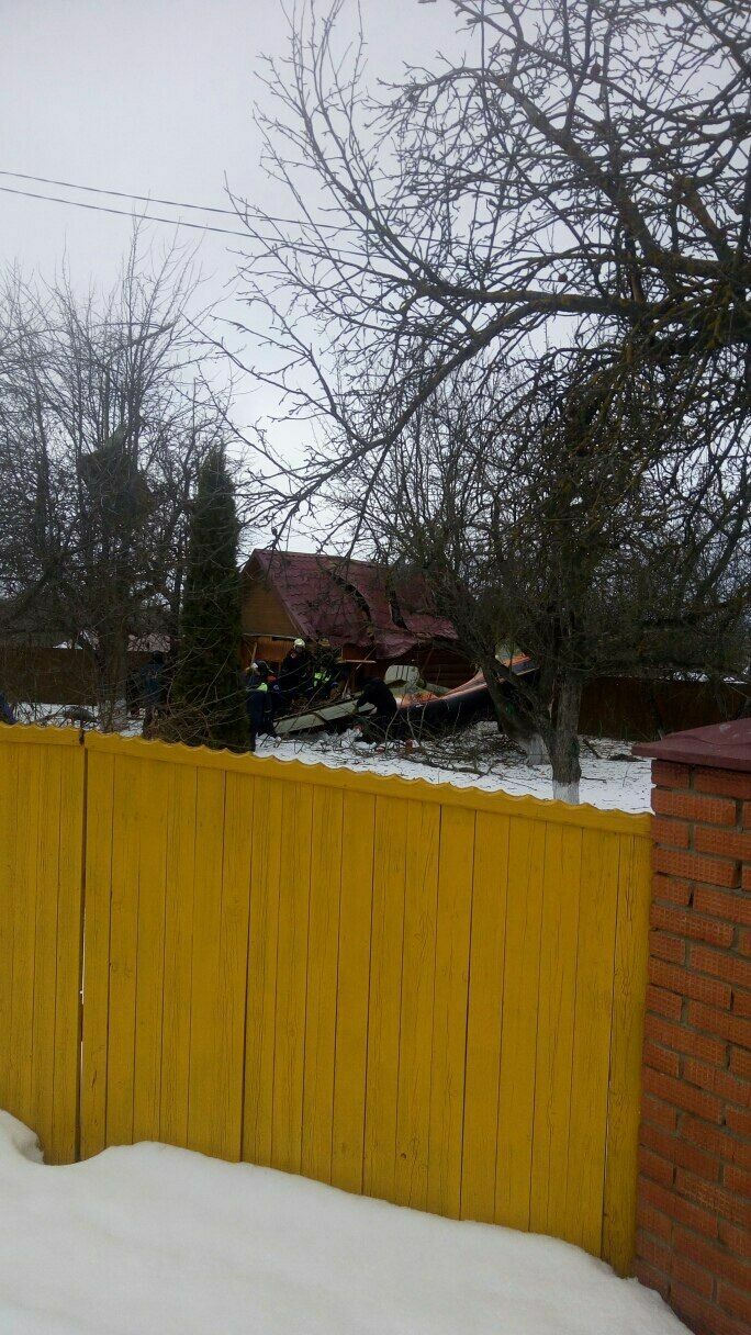 Частный самолёт упал на дачный домик в Подмосковье