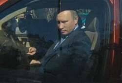 Путин поехал на «Ё-мобиле» к Медведеву (ВИДЕО)