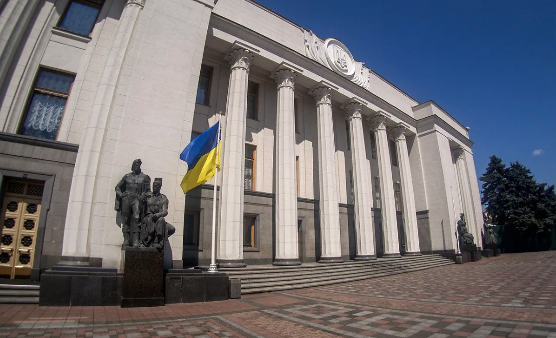 Поправки к закону об особом статусе Донбасса внесли в Верховную раду
